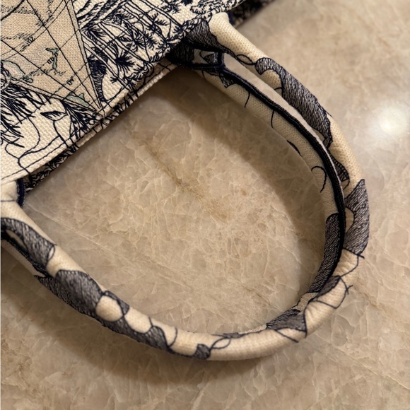 Cristian Dior Large Book Tote Around The World - Picture 7 of 9